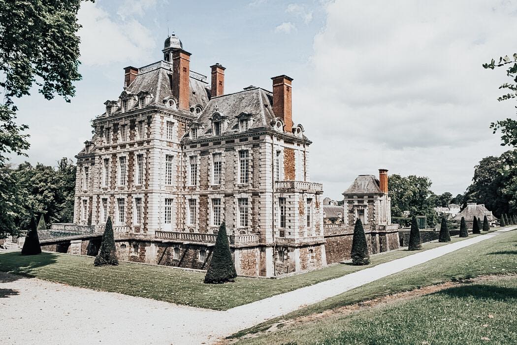 gestionnaire_de_chateaux_lieux_touristiques_comment_générer_du_chiffre_daffaires_durant_la_crise_covid_19_article_de_blog_illustration_de_patrimoine
