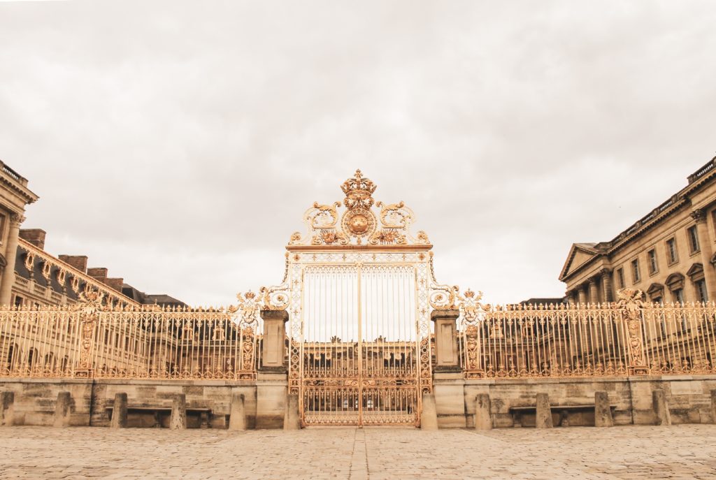 illustration-de-patrimoine-versailles-anne-letondot-nouvelle-collection-grille-royale-doree