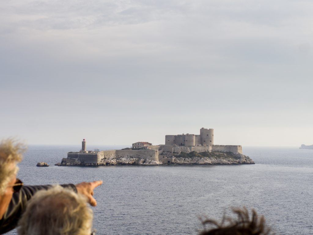 article-de-blog-lieux-endroits-a-visiter-sur-une-ile-en-france-et-a-letranger-marseille-chateau-dif-iles-frioul-patrimoine-monumentpatrimoine-insulaire