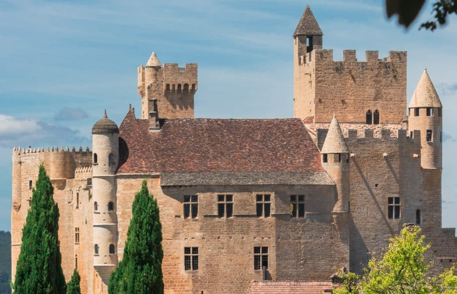 rochers
illustration_de_patrimoine_monument_rocher_falaise_beynac_et_cazenac_dordogne_château