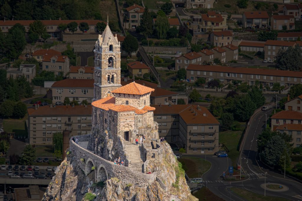 illustration_de_patrimoine_monument_rocher_falaise_saint_michel_aiguilhe_puy_en_velay