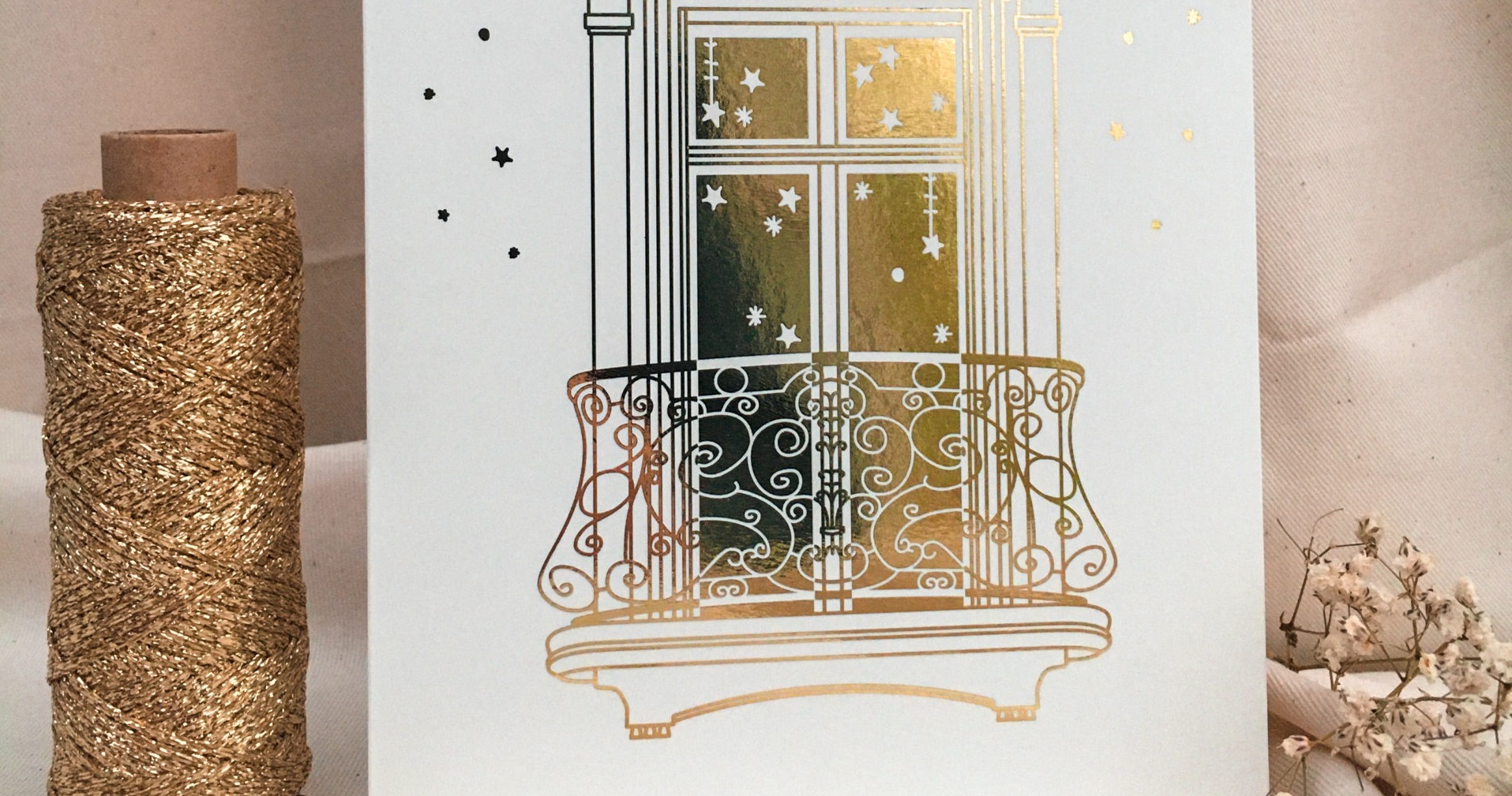 carte-doree-A5-edition-de-Noel-dorure-jolie-fenetre-illustration-de-Patrimoine